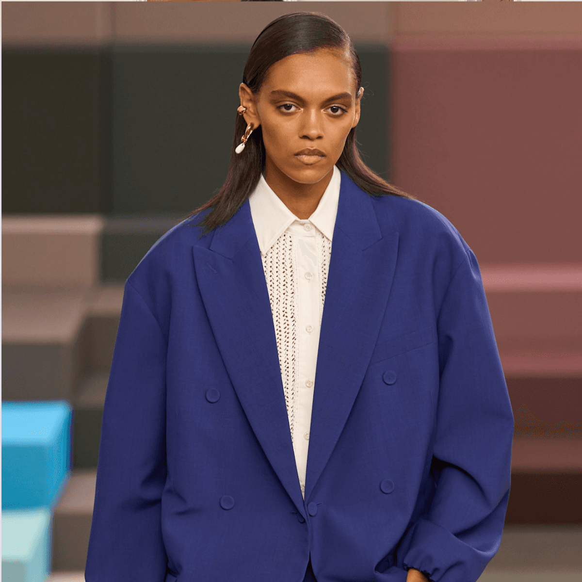  It's True: Chic Women in London, Paris and NYC Are Only Wearing Jackets in These Trending Colours RN 